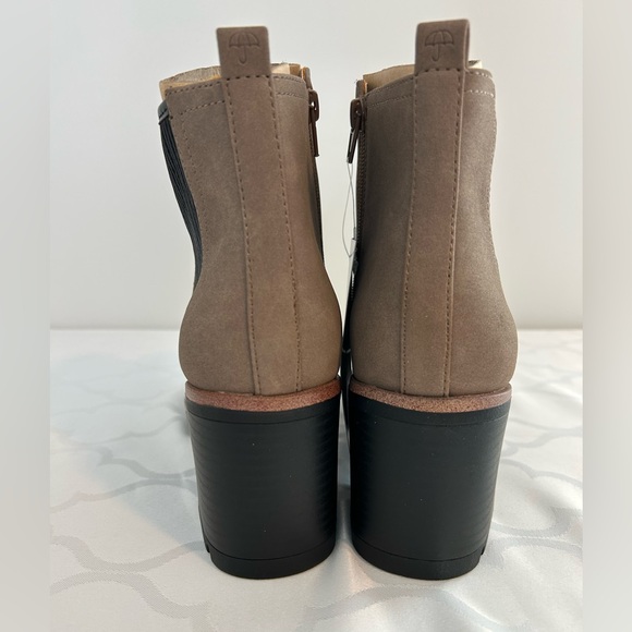 Naturalizer Taupe Ankle Booties - Picture 5 of 7